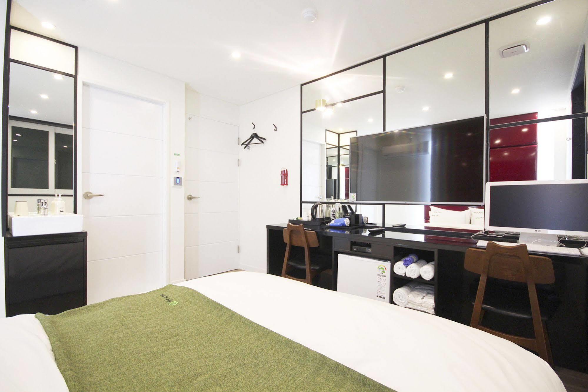 Haru Hotel Gimhae Екстериор снимка