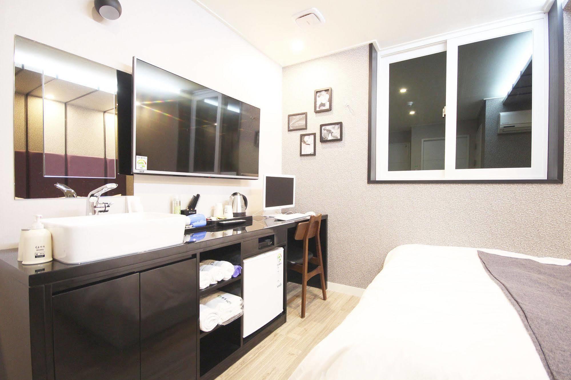 Haru Hotel Gimhae Екстериор снимка
